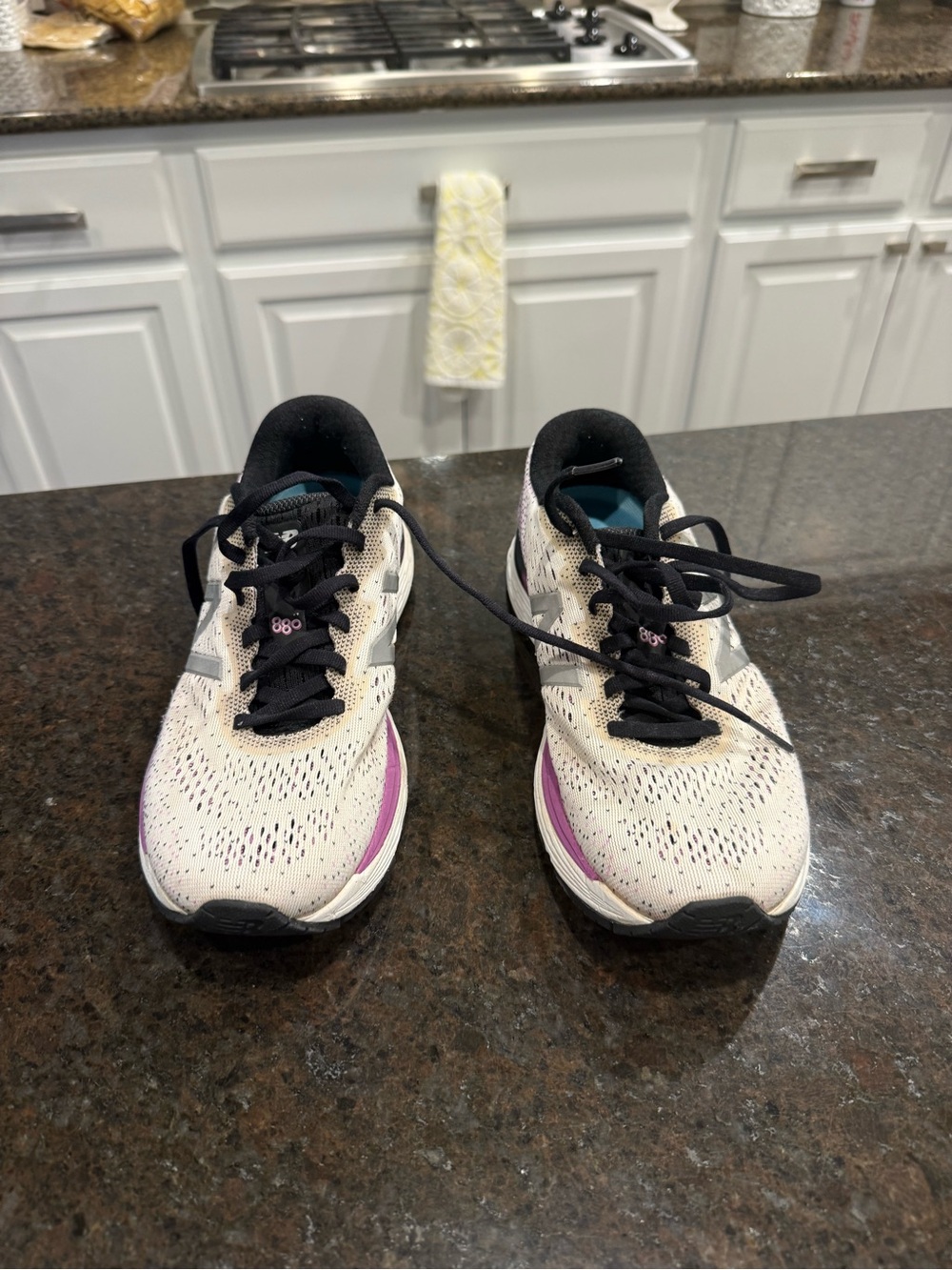 Women's New Balance 880 - size 8.5